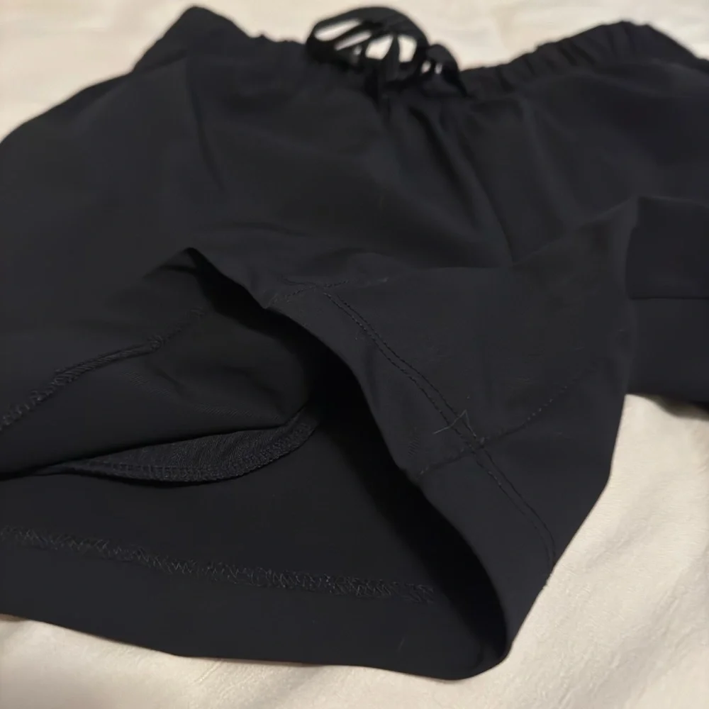 Fabletics The One Short Men’s. Size Small. 5 inch length. Black. Pre-owned - Picture 9 of 9